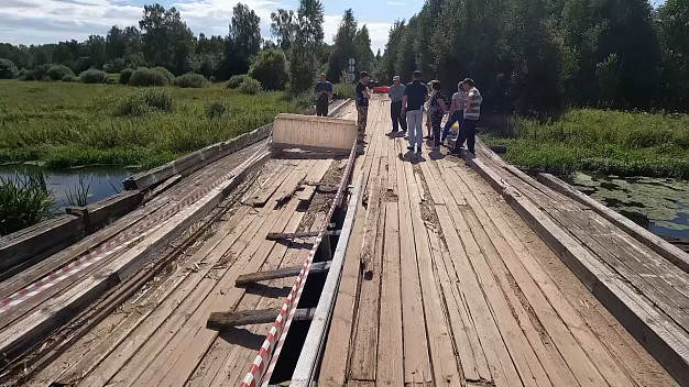 В Ивановской области из-за сломанного моста не могли похоронить старушку